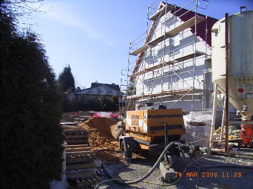 Dienstag: Estricharbeiten beginnen ...
