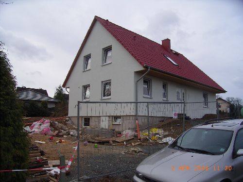 Jetzt ohne Ger�st, daf�r mit grossem Bauschuttberg